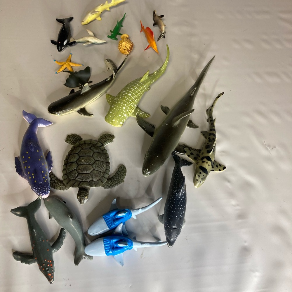 Assorted vintage sea creatures new ray action products mixed rubber animal